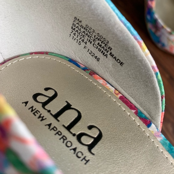 NWOT a.n.a. Floral Heels - Picture 5 of 7